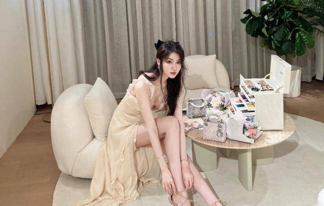 马阳阳自身条件与经济条件非常优越,模特出身的马阳阳有着高挑的身材