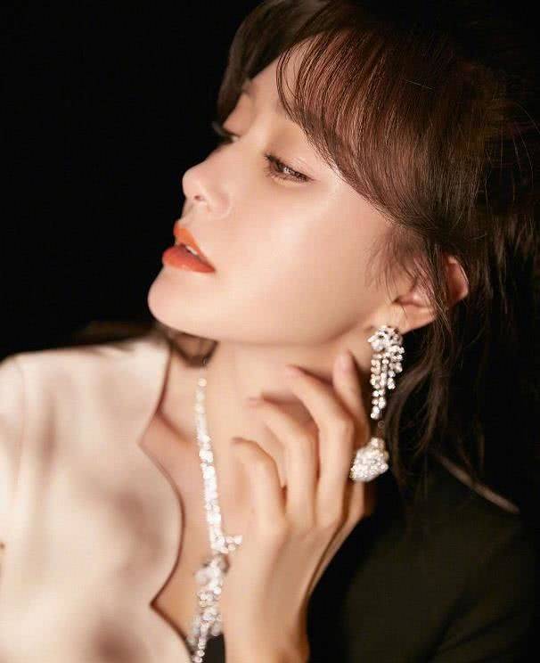 原创7大女星侧颜最美照热巴清纯秦岚撩人她闭上眼睛最动人