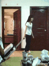 每日一笑:妹子长得这么漂亮,这样吃大葱真是有损形象啊