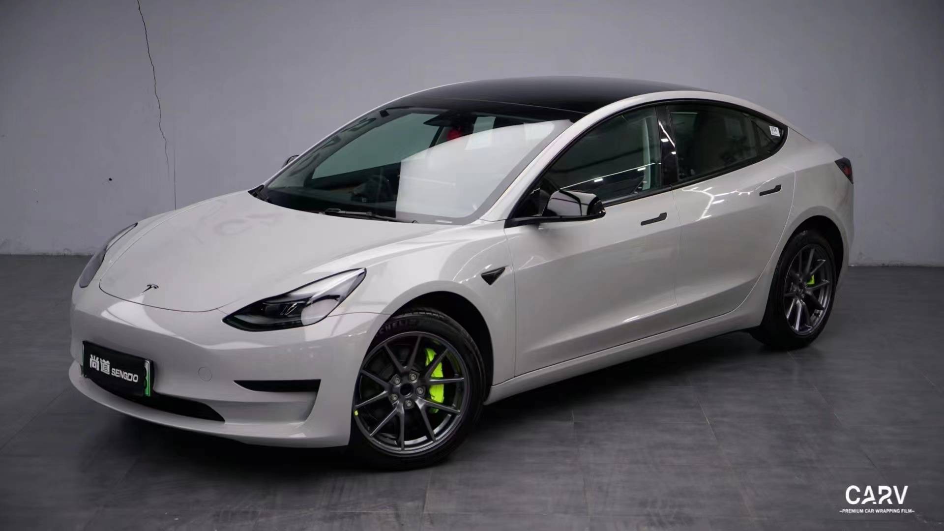 特斯拉model3卡孚改色膜白金保时捷亚灰