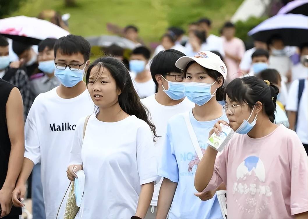 高考当天穿衣也有讲究?考生要注意这几点,避免穿错影响考试