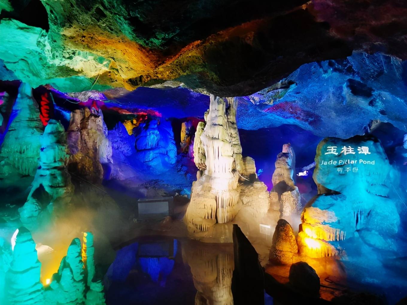 河南洛阳有个洞穴，被誉为“北方第一洞府”，仿佛置身童话世界