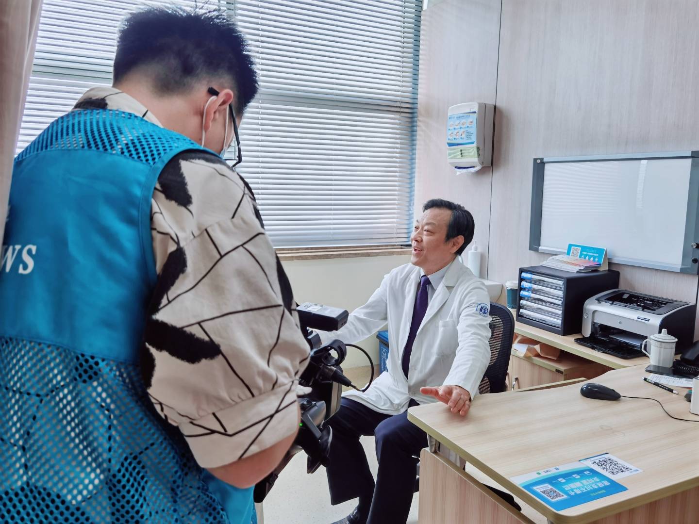今日长三角系列人文纪录片拍摄花絮浙江省人民医院原骨科主任夏冰