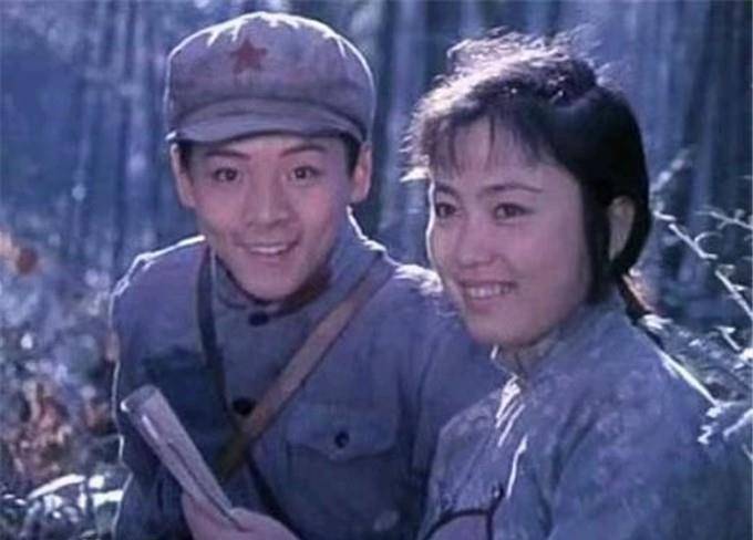 1980年《排球之花》饰演郭艳1979年《谁戴这朵花》饰演孙桃,孙杏1978