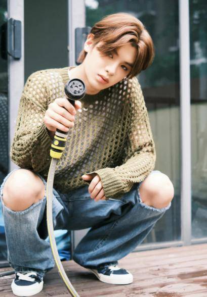 内娱狗仔开始放料黄姓男艺人集体遭殃黄明昊被逼得紧急辟谣