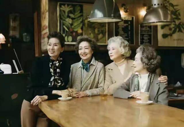 4位老太太美成一道风景,重新定义"中国奶奶"_气质_服饰_印象