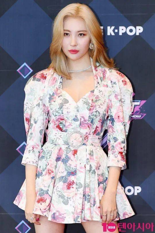 原创刘在石与antenna娱乐签订专属合约宣美即将5月回归somi将于5月2日