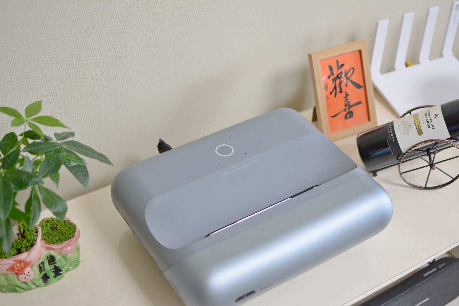 坚果智慧墙o1pro测评别再担心房子小没地方摆放23cm能投百寸