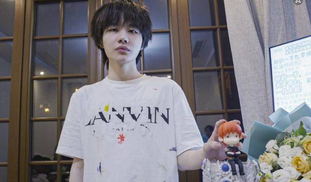 原创lpl选手界的托尼老师刘青松发型频繁更换这颜值不出道可惜