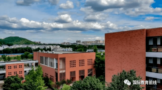 4,华中科技大学附属中学国际班学校地址:武汉市东湖高新区高新二路999