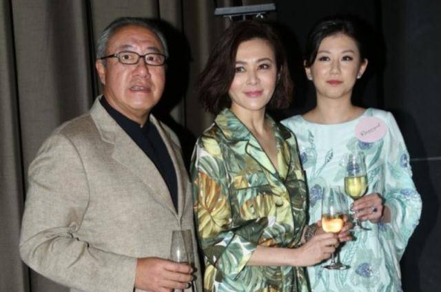 陈美琪精神足,为陪残疾养女出国留学,已息影2年_lulu_女儿_忻尚永