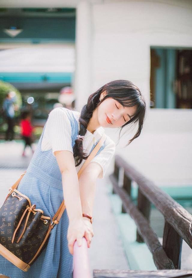 原创15个拍照手的摆拍姿势拍照这样拍自然不尴尬一镜美到底