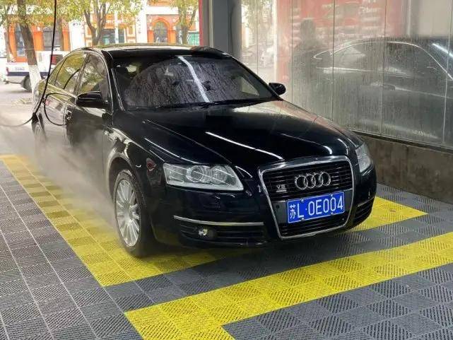 开06款奥迪a6l去洗车起初工人漫不经心看到v8标志时直了眼睛