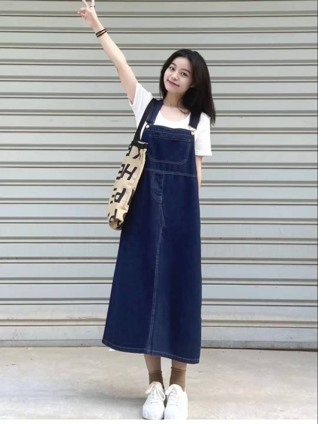 原创背带裙搭配什么上衣好看图片