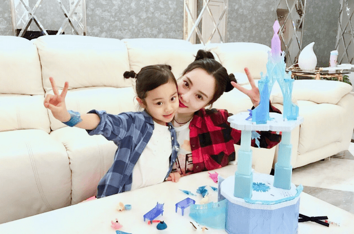 原创有种沉住气叫张馨予女儿迟迟不公开外表没想到颜值这么高