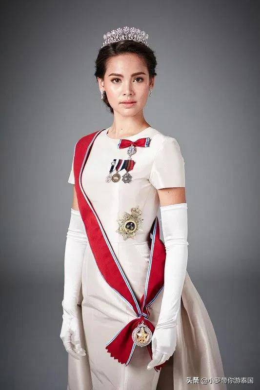 原创盘点10位国外女明星的绝美公主造型犹如童话中走出来的一般