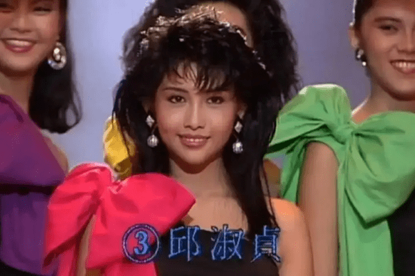 论保养只服这6位女星,与亲生女儿同框似姐妹
