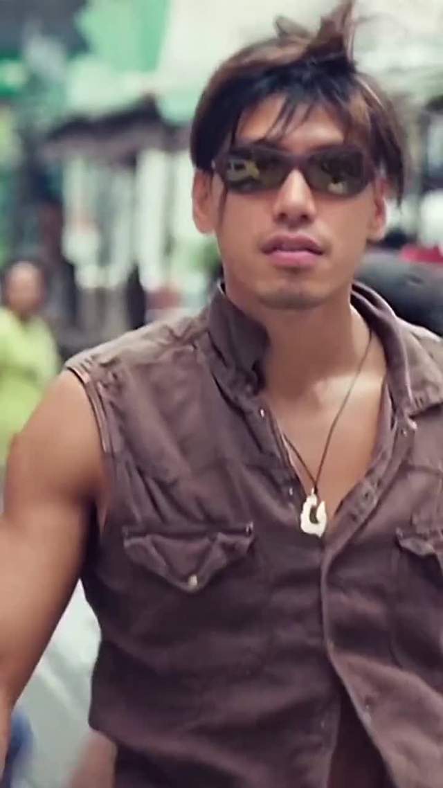 第一个是,《古惑仔》中的"东星乌鸦".