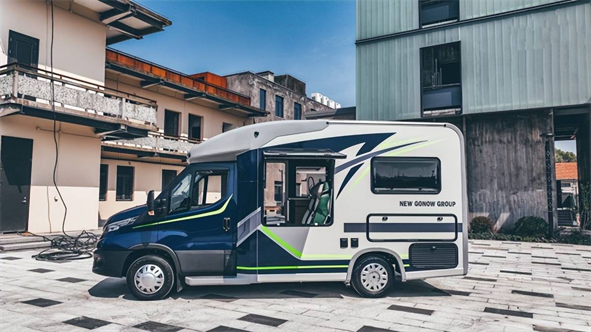 房车也能有轿车的驾驶感这款小型城市房车适合居家商务两用