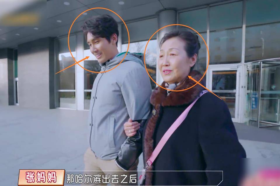 那个暖心的儿子,这次张铎妈妈因录制节目的机会搬来与张铎一起同住,他