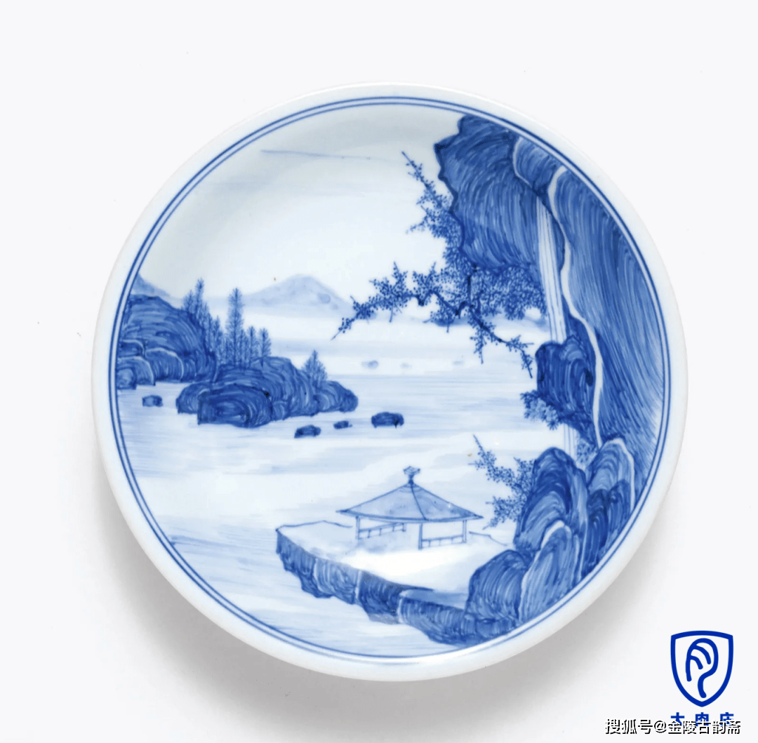 清康熙早期 青花披麻皴山水纹盘披麻皴是山水画极为常见的一种技法,从