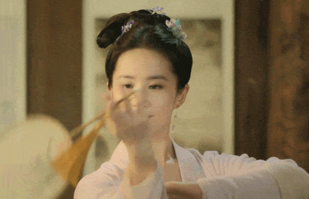 不仅有颜值,而且智计无双,无论是协助顾千帆摆脱追兵,还是解救妹妹