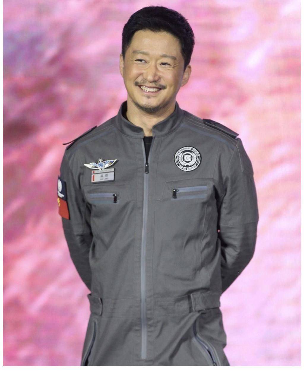 原创吴京的替身都是逢场作戏而周润发的替身真的可以以假乱真