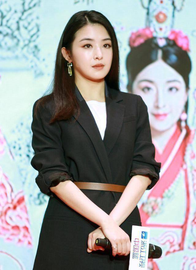 原创张含韵晒自拍视频不惧素颜曝光颠覆了她在我心中的甜美形象