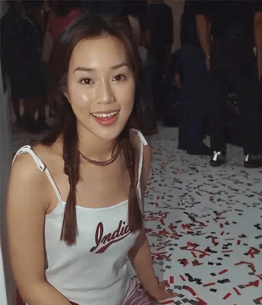 众所周知,徐子淇是香港富豪李兆基的儿媳妇,这个被外界称为"千亿儿