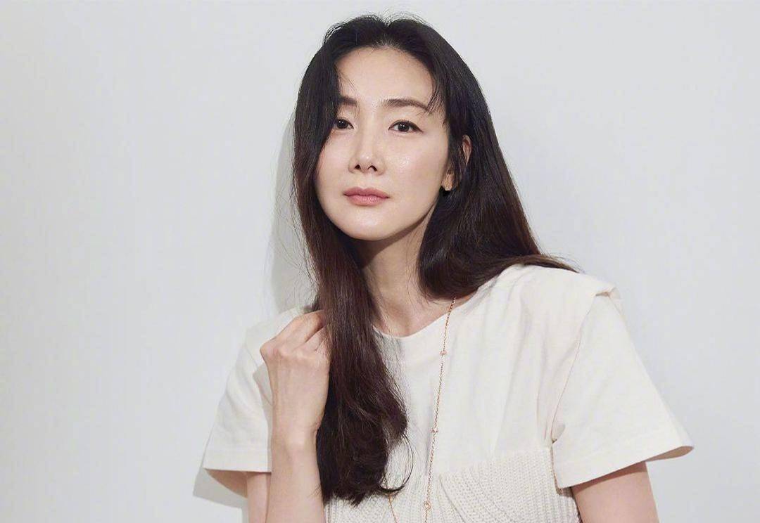 原创45岁崔智友曝近况与全智贤同场比美获赞年龄越大越有气质