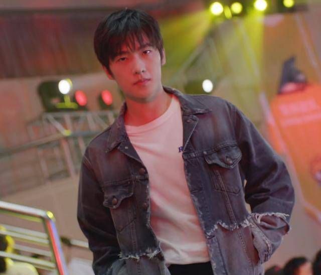 《全职高手》叶修,陈果套路太深,电竞了解一下,霸道队长需要吗_莫凡