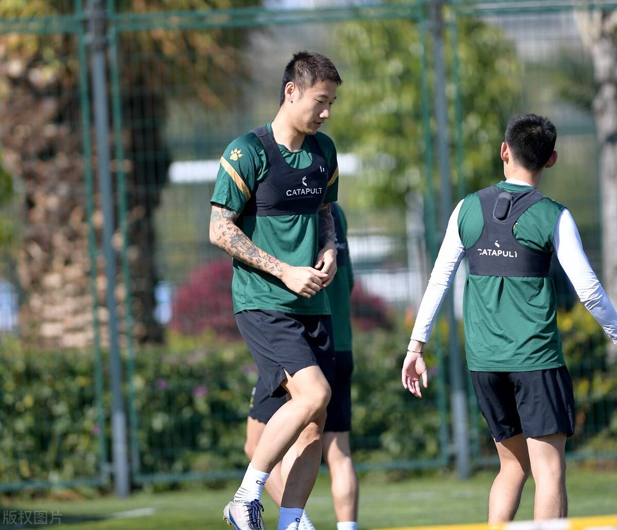 前国足主力即将火线驰援,未来有望锁定核心位置_荣昊_中超_1