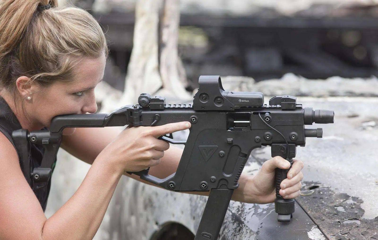 给非一线作战部队去设计一种50米以内能够穿透防弹衣的单兵自卫武器