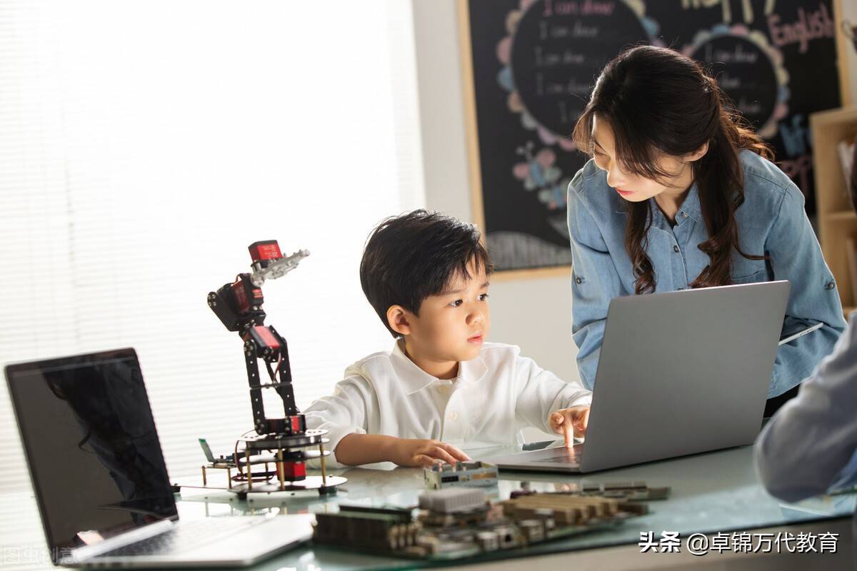 开发人工智能系统新加坡教育部试行学生个人化学习辅助