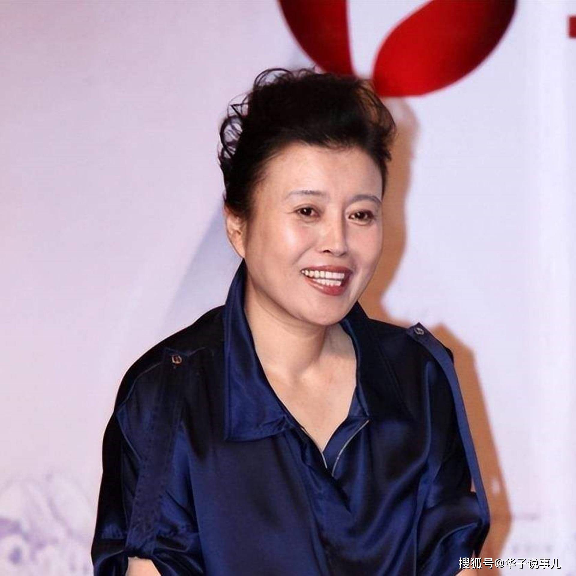 欢迎光临中两女配角一个退休工资2500另一个被称卑微影后