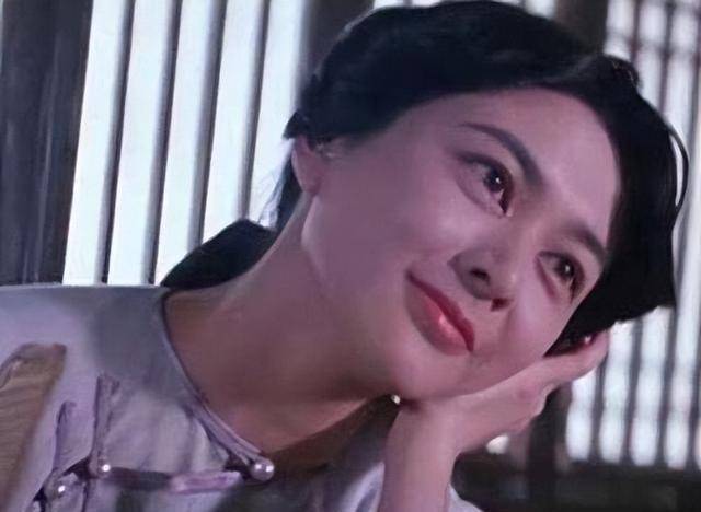 十三姨19岁,嫁给50多岁黄飞鸿,一生无儿无女,1982年在香港去世_黄麒英