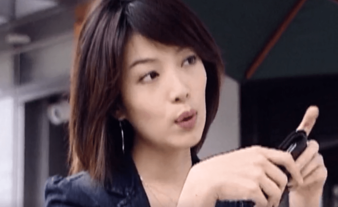 《恶魔在身边》,蔡淑臻就演的是杨丞琳角色齐悦的精神情敌亚莉,最后和