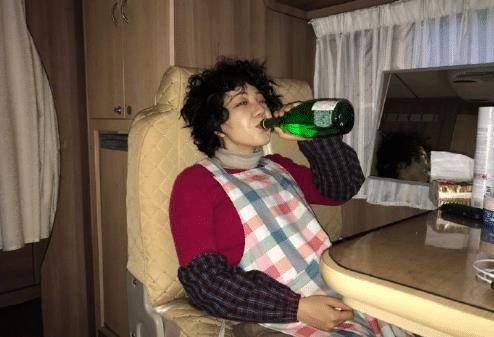 原创28岁吴莫愁现状曝光吹酒瓶姿势熟练这是经历了什么