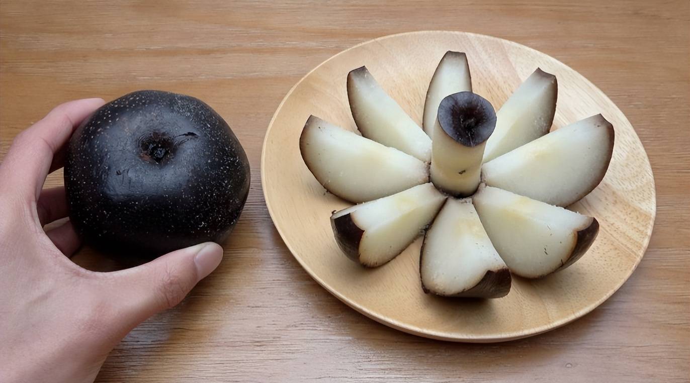 又黑又硬的东北冻梨真不是黑暗料理