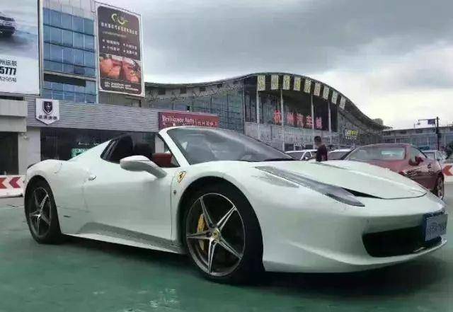 当红明星座驾曝光鹿晗的车和他颜值一样配迪丽热巴太有少女心