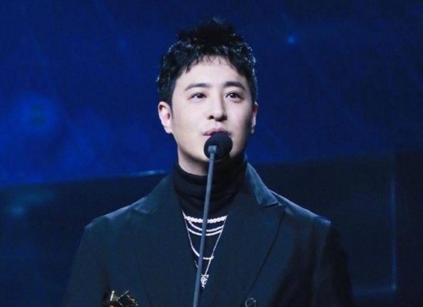原创潘玮柏与老婆吃饭被偶遇无美颜滤镜下拍摄宣云颜值高低太明显