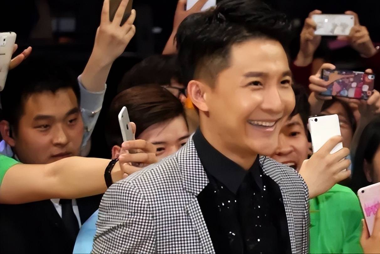 26岁成为央视主持人,从8楼跳下才32岁,如今留下母亲一个人_边策_妈妈