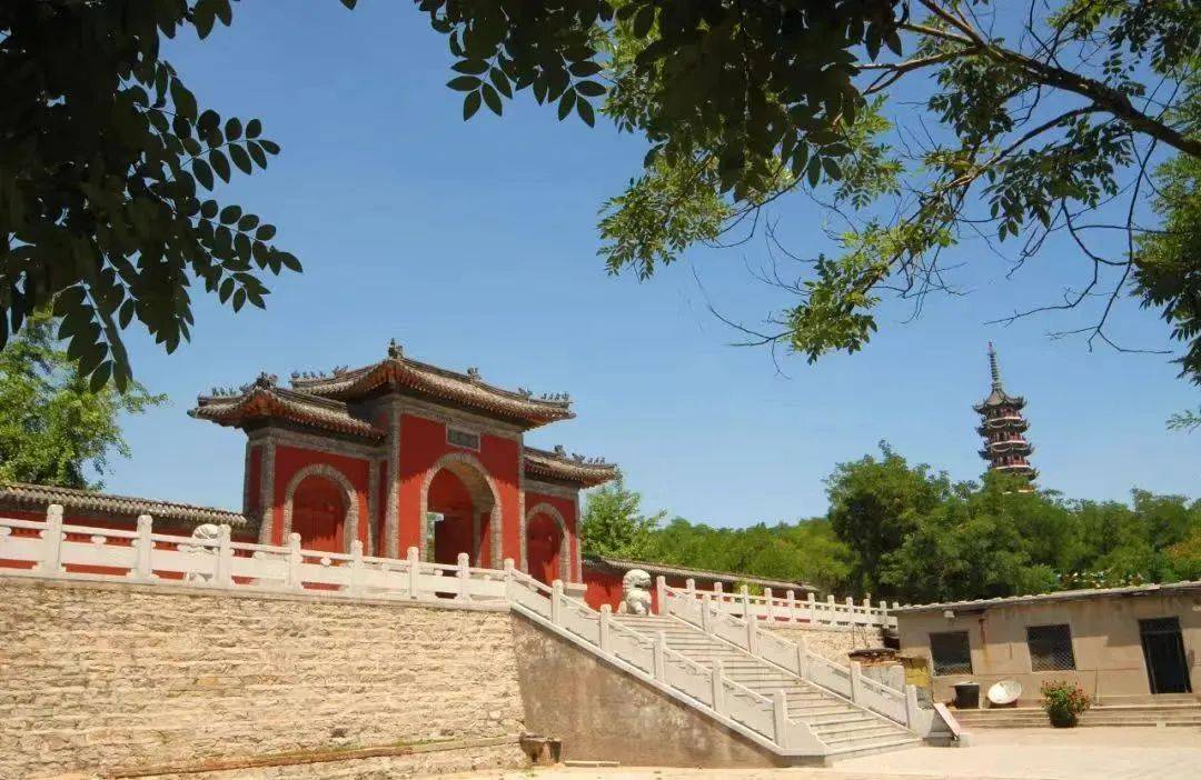 苇观未来之城浮烟山下白浪河畔公园环绕生态新潍城