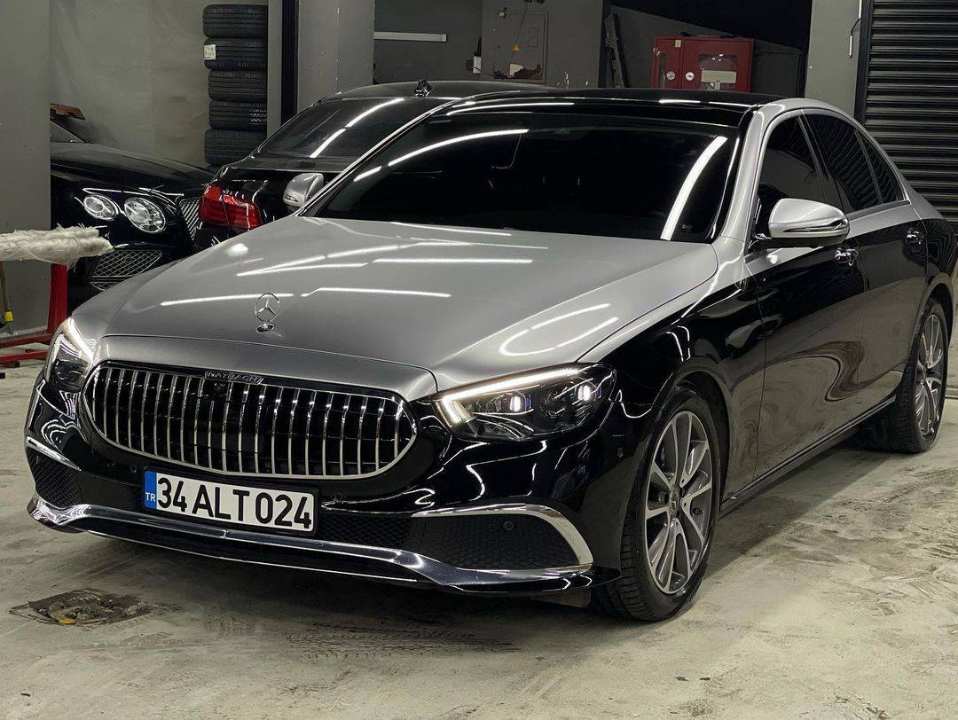 迈巴赫版奔驰e级亮相双色车身优雅又大气30t长轴距