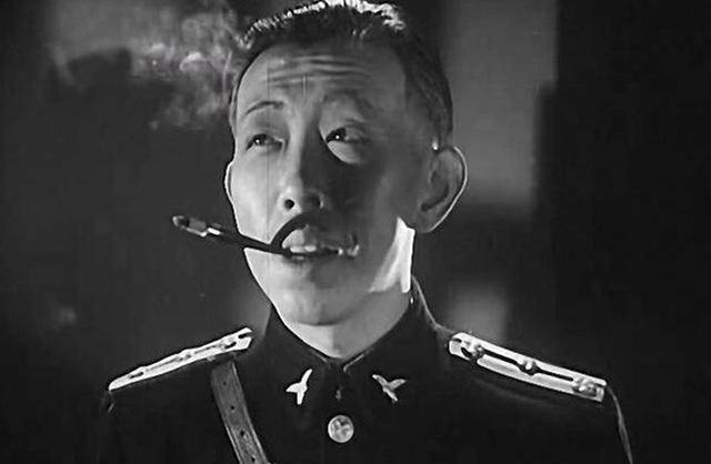 他的夫人名叫郭葆璟,苏州人,出生于1927年,2002年去世,不是影视圈内的