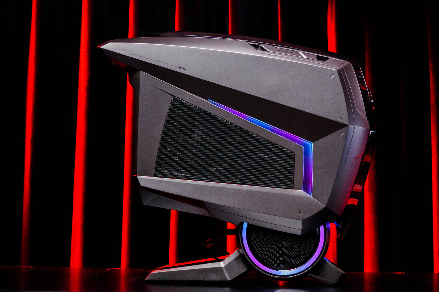 赛博感十足的顶级主机微星宙斯盾ti5游戏主机