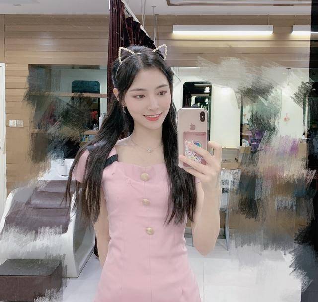 原创许佳琪snh48毕业演出身穿一字肩亮片婚纱裙美翻众人美若天仙