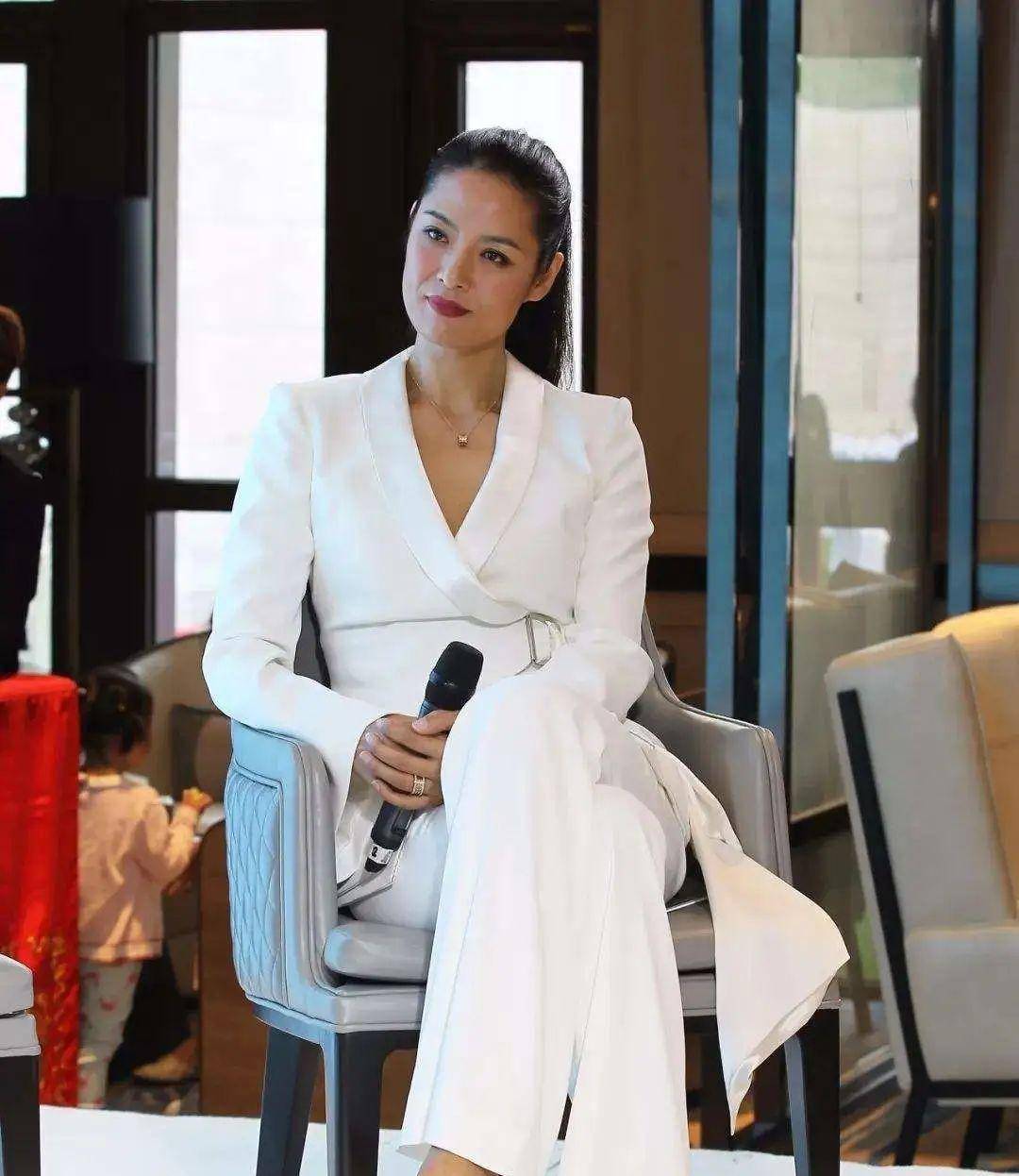 马艳丽的身上有着说不完的故事,从运动员到模特再到品牌创始人,她的