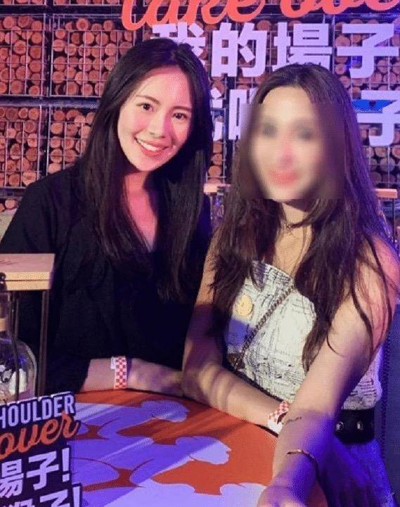 赖弘国首晒妻子正面照,优雅知性颜值不输阿娇