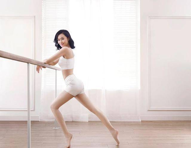 陈法拉童年照曝光,轮廓突出五官精致,被指撞样赵丽颖